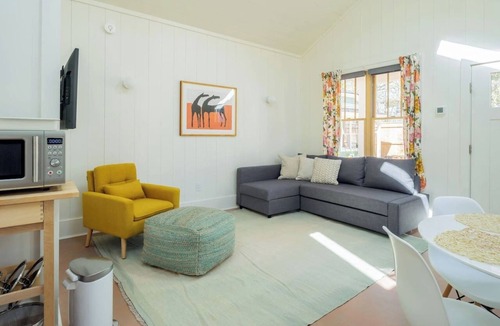 New North End Cottage | New 2024 Cottage with Deck & Pergola Near Beaches