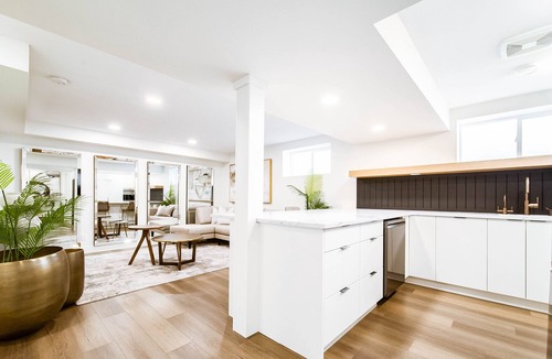 Northwest Edmonton Apartment | NEW 2Bed Luxury Retreat Suite-King Bed-AC-WiFi