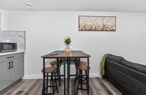 Highland Park House | New 2BR Home | Family Friendly | Near YYC Airport & Downtown - 4412 – DN