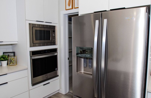West Edmonton House | New 5BDRM Luxury Home | Fireplace | AC | Sleeps 13