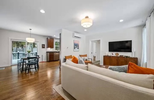 Bartlett House | New Bartlett home close to Attitash with Hot Tub