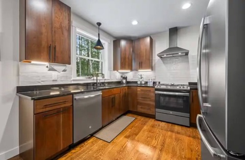 Bartlett House | New Bartlett home close to Attitash with Hot Tub