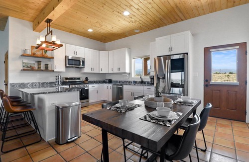 Taos House | New Build! - Relax to the most Expansive sunsets east of the Rio Grande.