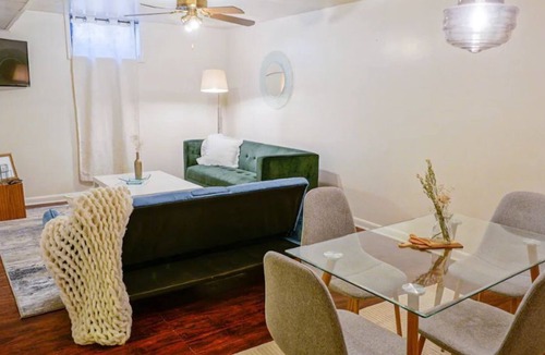 Twin Lakes House | NEW centrally located garden-level getaway