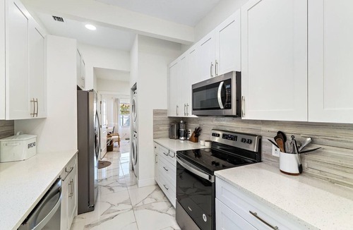 Southside House | New & Clean, Great West Palm Beach Location