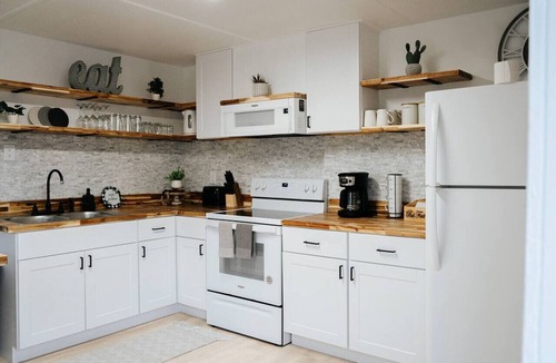 Laconia Apartment | NEW Cozy and Modern unit with HOT TUB