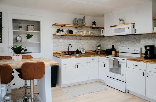 Laconia Apartment | NEW! Cozy and Modern unit with Hot tub