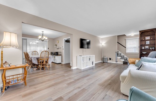 Cuyahoga Falls House | NEW! Cozy house on quiet street, near CVNP, Boston Mills.