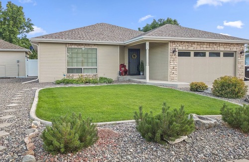 Montrose House | NEW! Hermosa Haven (3-Bedroom Home) - Pets Allowed