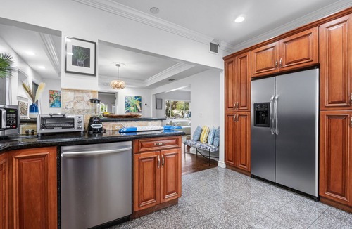 Parker Ridge House | NEW! Historic Estate-Heated Pool - Two Guest Houses - Sleep16 - NEAR EVERYTHING