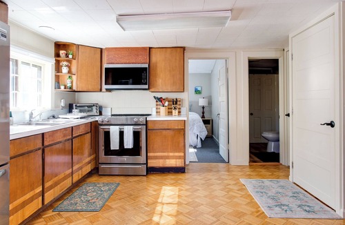 Estes Park Cabin | New Hot Tub! Updated Cabin, 2 King Beds, Walk to Estes Park