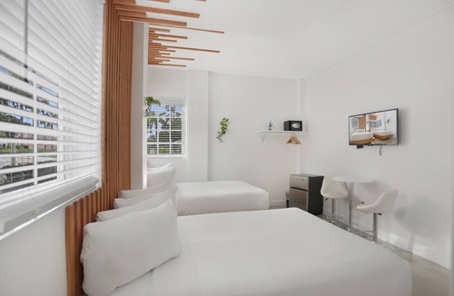 City Center Hotel | NEW LISTING! Belleza Sobe Private Entrance studio Sleeps 4