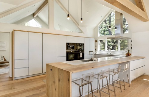 Aspen House | New Listing! Luxury Aspen Home - 1 Mile To Shops/Restaurants. Chef's Kitchen, Balcony, Garage, Grill