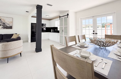 Miami Gardens Villa | NEW Luxury 5BR Villa Private Pool BBQ Game Room