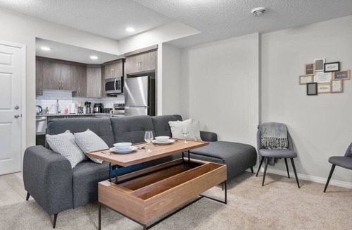 Calgary House | New! Mins to Airport | 2BR Modern Private Suite