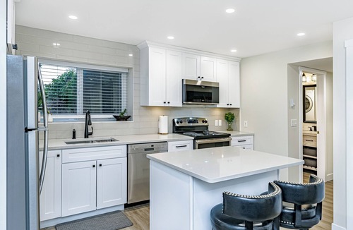 Westwood Plateau House | New & modern 1 bedroom suite nearby skytrain & parks!