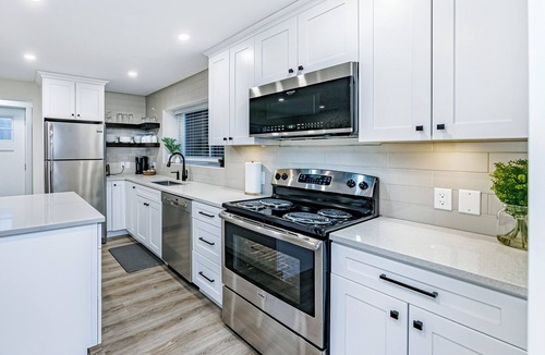 Westwood Plateau House | New & modern 1 bedroom suite nearby skytrain & parks!