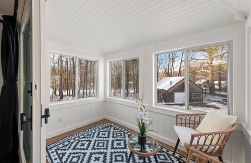 Moultonborough House | NEW! Modern Barrel Getaway - HOT TUB & Game Room