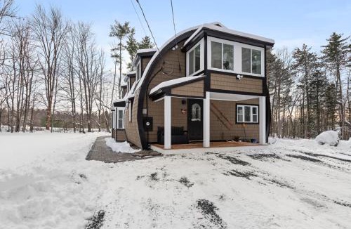 Moultonborough House | NEW Modern Barrel Getaway HOT TUB & Game Room