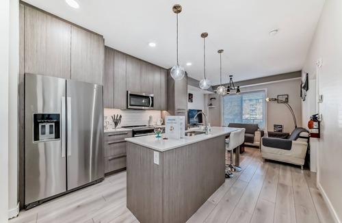 Calgary Condo | New Modern Condo w/FREE Parking & 24/7 Gym Access