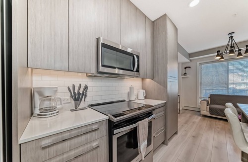 Calgary Condo | New Modern Condo w/FREE Parking & 24/7 Gym Access