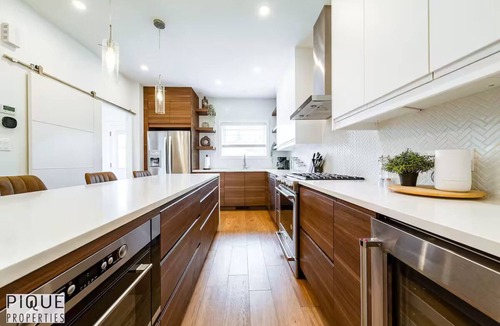 West Edmonton House | NEW - Modern Home/Sleeps 8/Foosball/Deck & BBQ