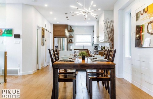 West Edmonton House | NEW - Modern Home/Sleeps 8/Foosball/Deck & BBQ