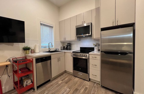 East Kootenay Hotel | New & Modern / In town / 6 min to Ski hill