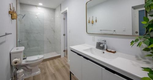 Golden Glades Villa | New Oasis Waterfront & Sand Terrace THG