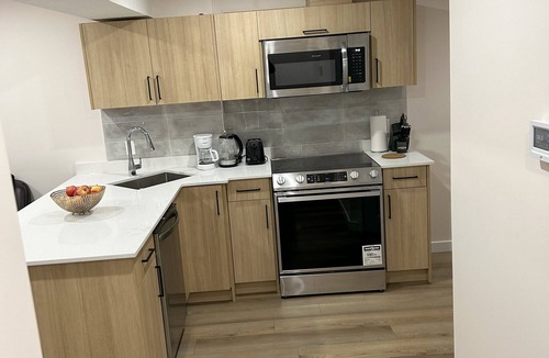 Northeast Edmonton House | New! Open Feb 2025! Get 10% off stay in new Basement Suite*