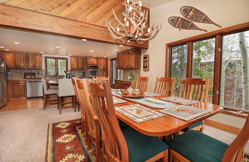 Grand Lake Ski Chalet | New!Quiet Shore Chalet-Cozy 3 Bed/3 Bath Home on the Shores of Columbine Lake