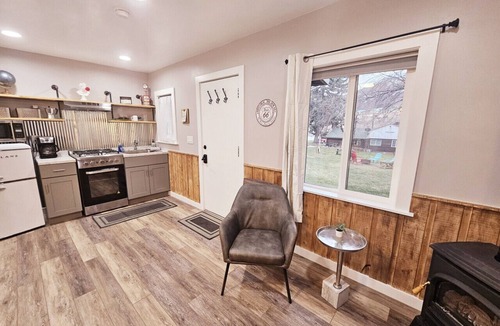 Glenwood Springs Cabin | NEW! Remodeled Cozy Rustic-Luxury w/Kitchen #10