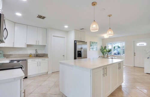 Palm Beach Gardens House | NEW Renovated Coastal Cottage