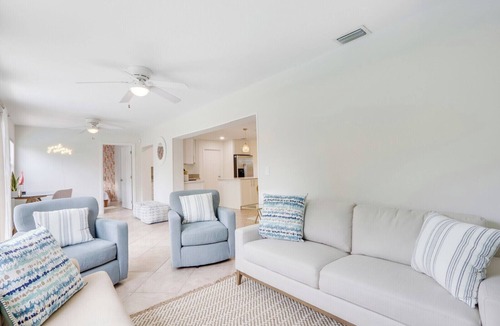 Palm Beach Gardens House | NEW Renovated Coastal Cottage