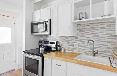 South End Apartment | New Renovation: parking & yard, hill section!