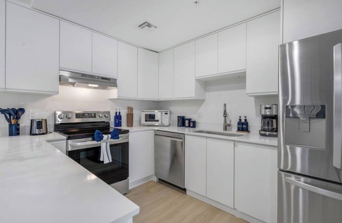 Little Ranches Apartment | New Spacious 3 Bedroom Apt With Rooftop Pool 2 Parking