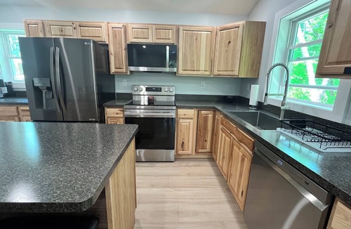 Laconia House | New! Spacious 3-bedroom 2.5 bath house with central AC minutes from Weirs Beach