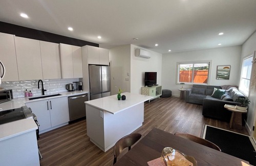 Okanagan-Similkameen House | New & Stylish Carriage House in the Heart of town!