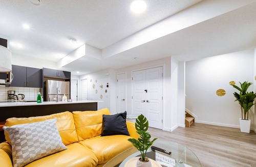 Southwest Edmonton Apartment | NEW-The Suite Life-2BD-King Bed-WEM & YEG Airport