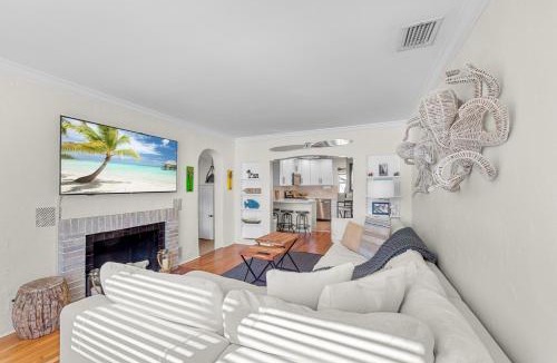 Old Northwood House | #NEW Tiki Oasis Private Pool Guest House