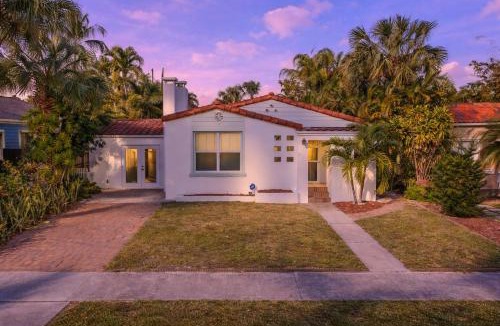 Old Northwood House | #NEW Tiki Oasis Private Pool Guest House