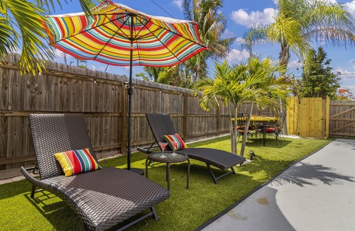 Mango Groves House | NEW! Tropical Oasis ☀️- Private Pool, Multiple lounge areas, Close to EVERYTHING!