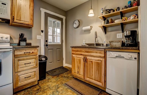 Estes Park Cottage | Newly Remodeled with Fantastic Patio, Fire Table Across from Lake Estes