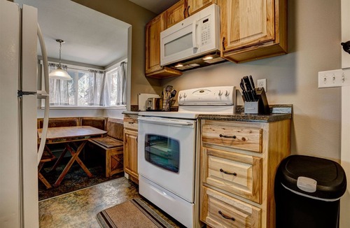 Estes Park Cottage | Newly Remodeled with Fantastic Patio, Fire Table Across from Lake Estes