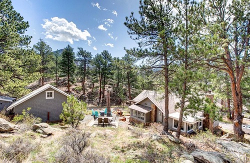 Estes Park Cottage | Newly Remodeled with Fantastic Patio, Fire Table Across from Lake Estes