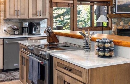 Steamboat Springs House | NEWLY Renovated Beautiful Mountain Townhome Private hot tub 1 mile from resort