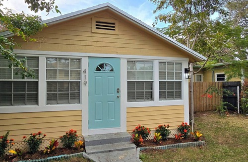 Lake Worth House | Newly renovated 1915 historic cottage, close to the beach!