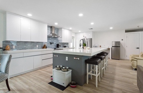Boynton Beach House | NEWLY RENOVATED 1/1 with large fenced yard… centrally located restaurant/beach!