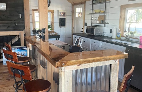 Crown Point Cabin | Newly renovated 4-bedroom 2 bathroom cabin right on the shores of Lake Champlain