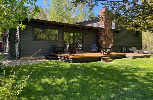 Jackson House | Newly Renovated Home in Ideal Walk to Town Location